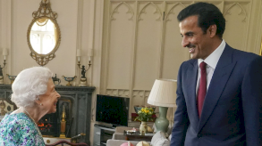 أمير قطر يلتقي ملكة بريطانيا