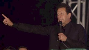 عمران خان يمهل الحكومة ستة أيام لإقرار انتخابات مبكرة