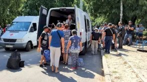 المدنيون يفرون من سلوفيانسك الأوكرانية 