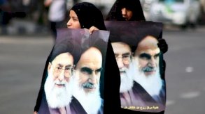 صحيفة إيطالية: أدلة على تورط إيران في طعن سليمان رشدي