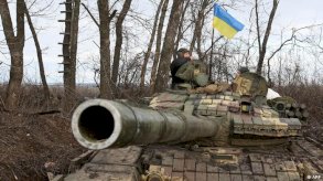 أوكرانيا تدحر جيش بوتين بدبابة تي-64 السوفياتية