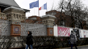 موسكو تستدعي السفير الفرنسي بسبب تزويد أوكرانيا أسلحة
