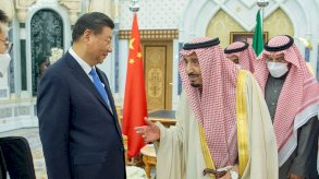 الملك سلمان بن عبد العزيز يستقبل الرئيس الصيني شي جينبينغ 