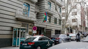 أذربيجان تخلي سفارتها في طهران 