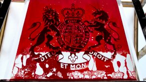 شعار النبالة الملكي.. لوحة الدم على واجهة كنيسة القديس بولس