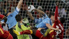 مونديال 2022: لمسة يد سواريس التي حطمت قلوب الغانيين في 2010