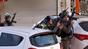 بالفيديو: جندي إسرائيلي يغتال فلسطينياً من المسافة صفر في الضفة الغربية