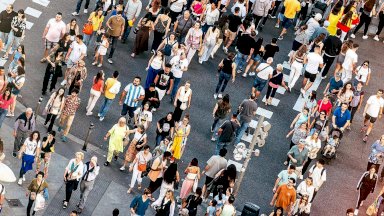 "حواجز مادية ورسوم باهظة".. كيف تحولت أجمل وجهات العالم من الترحيب بالسياح إلى "محاربتهم"؟