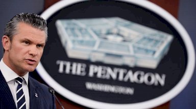 وزير الحرب الأميركي "يصلّي" لضرب إيران بنصوص من Pulp Fiction