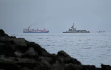 إيران تعرض "اتفاقيات عبور" في مضيق هرمز وتؤكد سيطرتها الكاملة