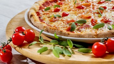 عجينة البيتزا المثالية: أحسن طريقة لتحقيق القوام المقرمش والمذاق الأصيل