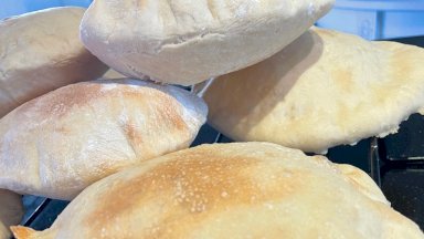طريقة عمل خبز البيتا الطري بخميرة طازجة