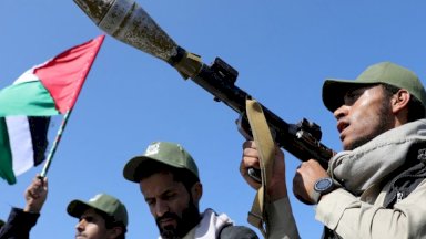 "صواريخنا مشرعة".. الحوثيون يهددون أبوظبي والرياض بضربات "حيدرية"!