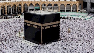 ‏حادثة تنظيمية صغيرة في المسجد الحرام تثير جدلاً بين سعوديين ومصريين