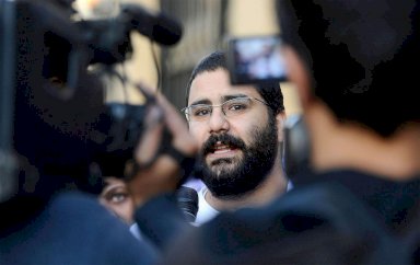 علاء عبد الفتاح يعتذر لبريطانيا واليهود والمثليين