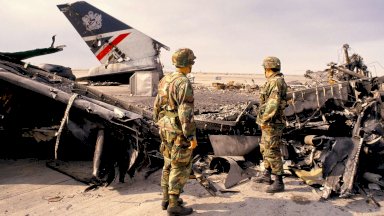 ليلة غزو الكويت.. وثائق تكشف كيف "كذبت" تاتشر وتركت ركابها "دروعاً" لصدام