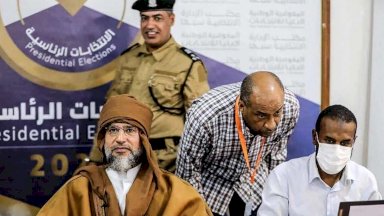 "اغتيل غدراً وهو صائم".. سيف القذافي يوارى في بني وليد