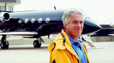 بريطانيا تحقق في  اتجار إبستين بالنساء عبر مطاراتها