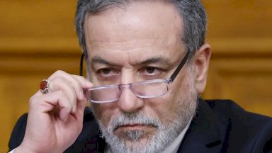 الغارديان: دبلوماسية ترامب "مصارعة حرة" ودبلوماسية إيران "فن وشطرنج"