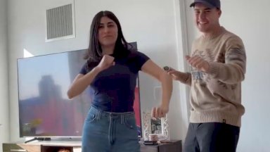 الإيرانيون حول العالم يؤدون رقصة ترامب احتفالاً بموت خامنئي (فيديو)