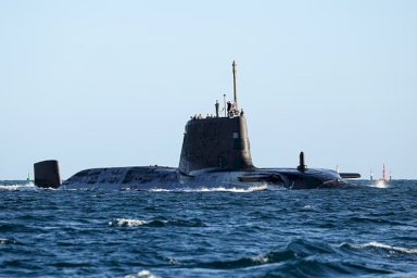 "دايلي ميل": غواصة نووية بريطانية تتأهب في بحر العرب لسيناريو التصعيد
