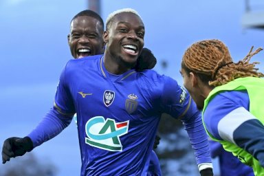 كأس فرنسا: موناكو المنقوص عدديا يتفادى أزمة جديدة