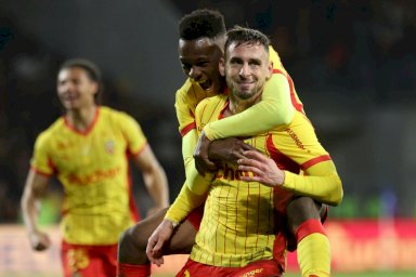 بطولة فرنسا: لنس يستعيد الصدارة موقتا