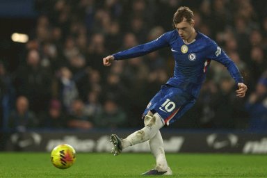 بطولة إنكلترا: تشلسي يتعادل مع ليدز ويضيع فرصة الاقتراب من المركز الثالث