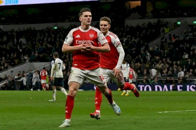 فوز أرسنال على توتنهام هو 