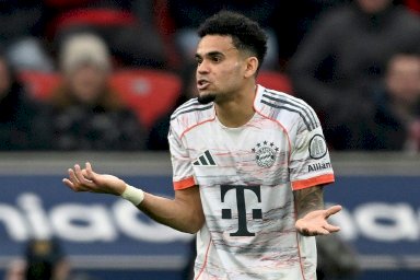 بطولة ألمانيا: بايرن ميونيخ المنقوص يفلت من الخسارة أمام ليفركوزن