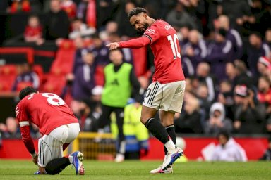 بطولة إنكلترا: يونايتد ثالثا بمفرده وتوتنهام يفرض التعادل على ليفربول