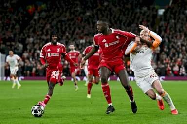 ليفربول يندد بالإساءات العنصرية "الجبانة" بحق كوناتيه