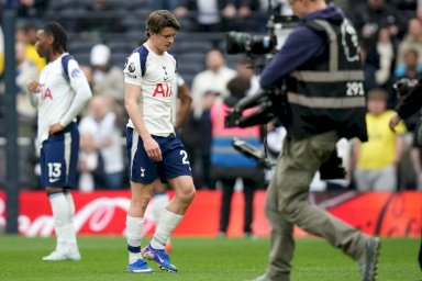 بطولة إنكلترا: توتنهام يصارع الزمن لتفادي الهبوط