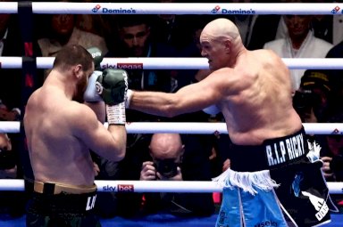 فيوري يحقق عودة موفقة إلى حلبة الملاكمة ويتحدى جوشوا