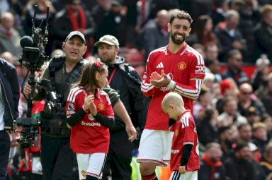 بطولة إنكلترا: برونو فرنانديش أفضل لاعب للموسم