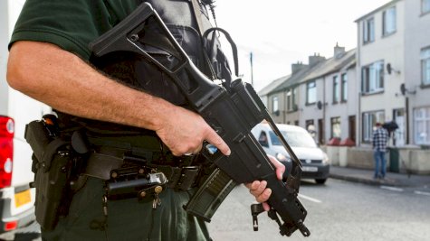عمليات رصد ورقابة أمنية كثيفة تشهدها أيرلندا الشمالية خشية عمل إرهابي
