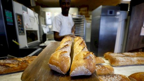 Reuters تنتج فرنسا حوالي 6 مليارات رغيف من خبز الباغيت سنويا، بحسب إحصاء أُجري عام 2019