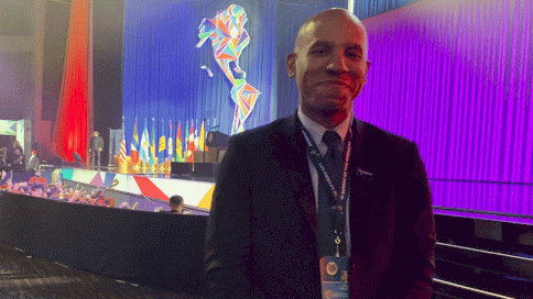 براين نيلسون ممثلاً وزارة الخزانة الأميركية USTreasury في حفل افتتاح SummitAmericas(تويتر)