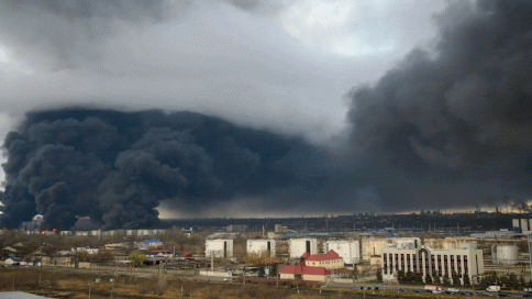 دخان يتصاعد بعد هجوم للجيش الروسي في أوديسا