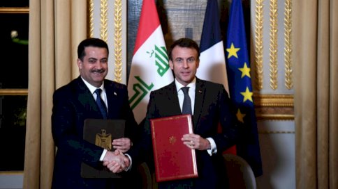 الرئيس الفرنسي إيمانويل ماكرون ورئيس الوزراء العراقي محمد شياع السوداني في قصر الإليزيه في باريس في 26 يناير 2023 