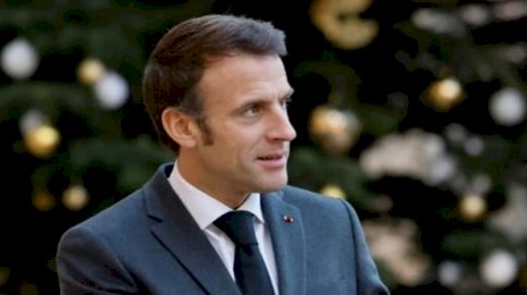 الرئيس الفرنسي ايمانويل ماكرون في قصر الاليزيه في باريس في 13 كانون الاول/ديسمبر 2022