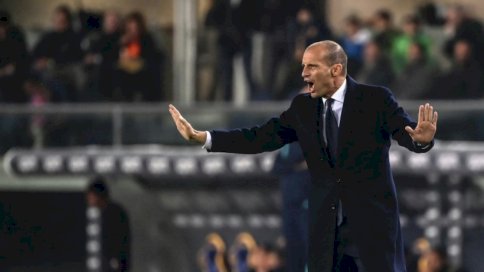 مدرّب يوفنتوس ماسيميليانو أليغري خلال المباراة ضد هيلاس فيرونا في الدوري الإيطالي لكرة القدم، فيرونا في 30 تشرين الأول/أكتوبر 2021.