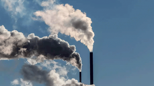 دخان المصانع يزيد من انبعاثات الكربون